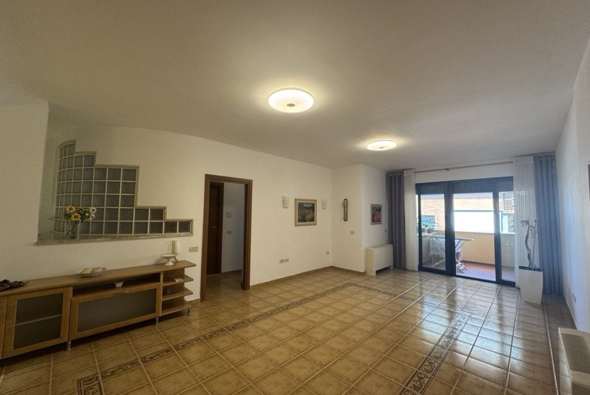 Apartament 1+1 per qera, ne Bllok, Tirane.