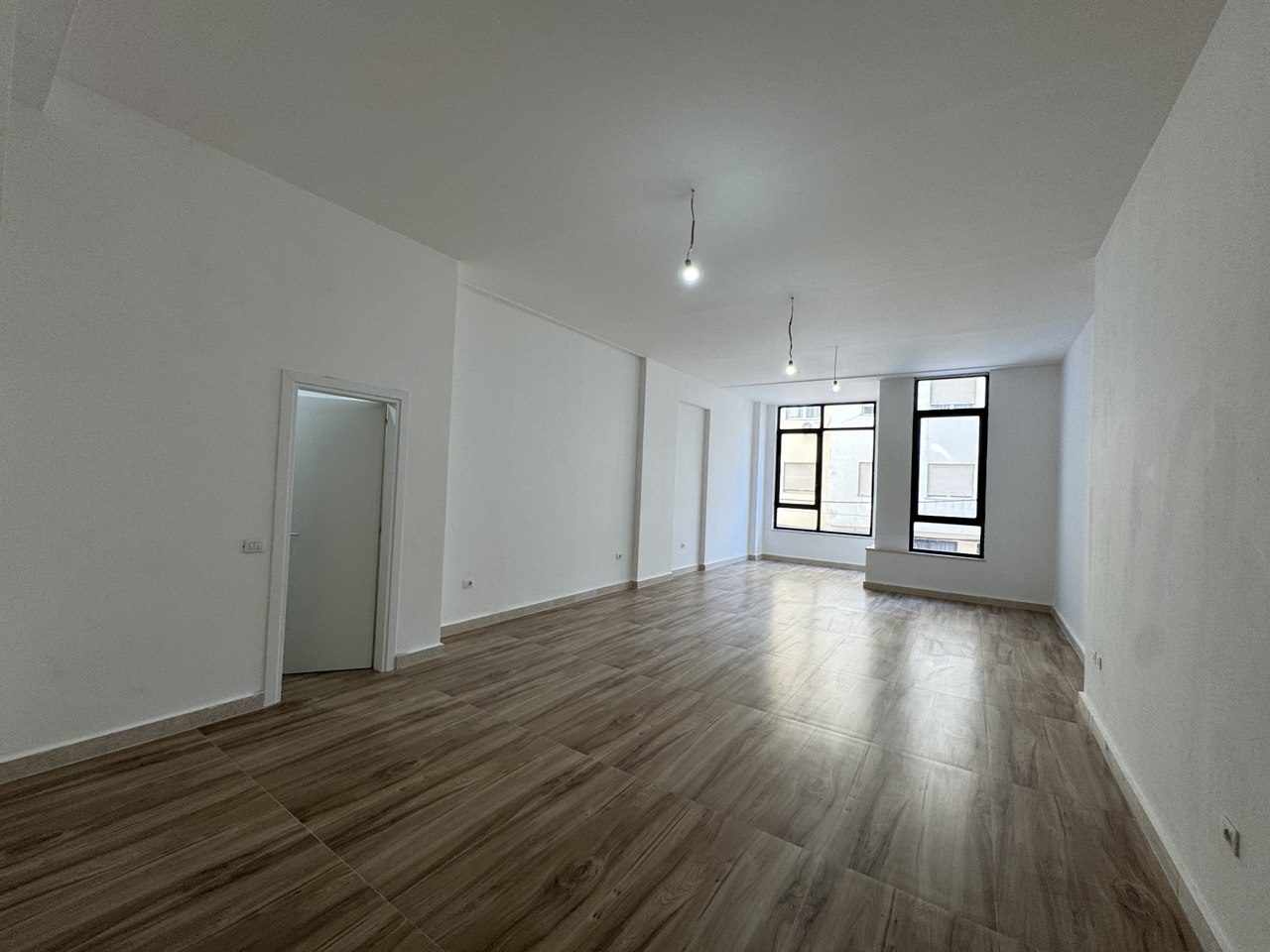 Ambiente biznesi per qera, te Donika Cente, Mine Peza, Tirane.