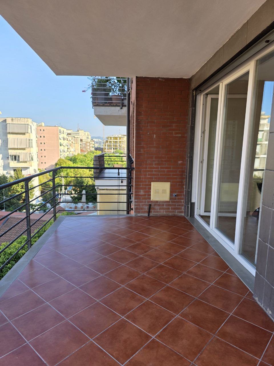 Apartament 1+1 me qera, te rruga Hoxha Tahsim, Tirane.