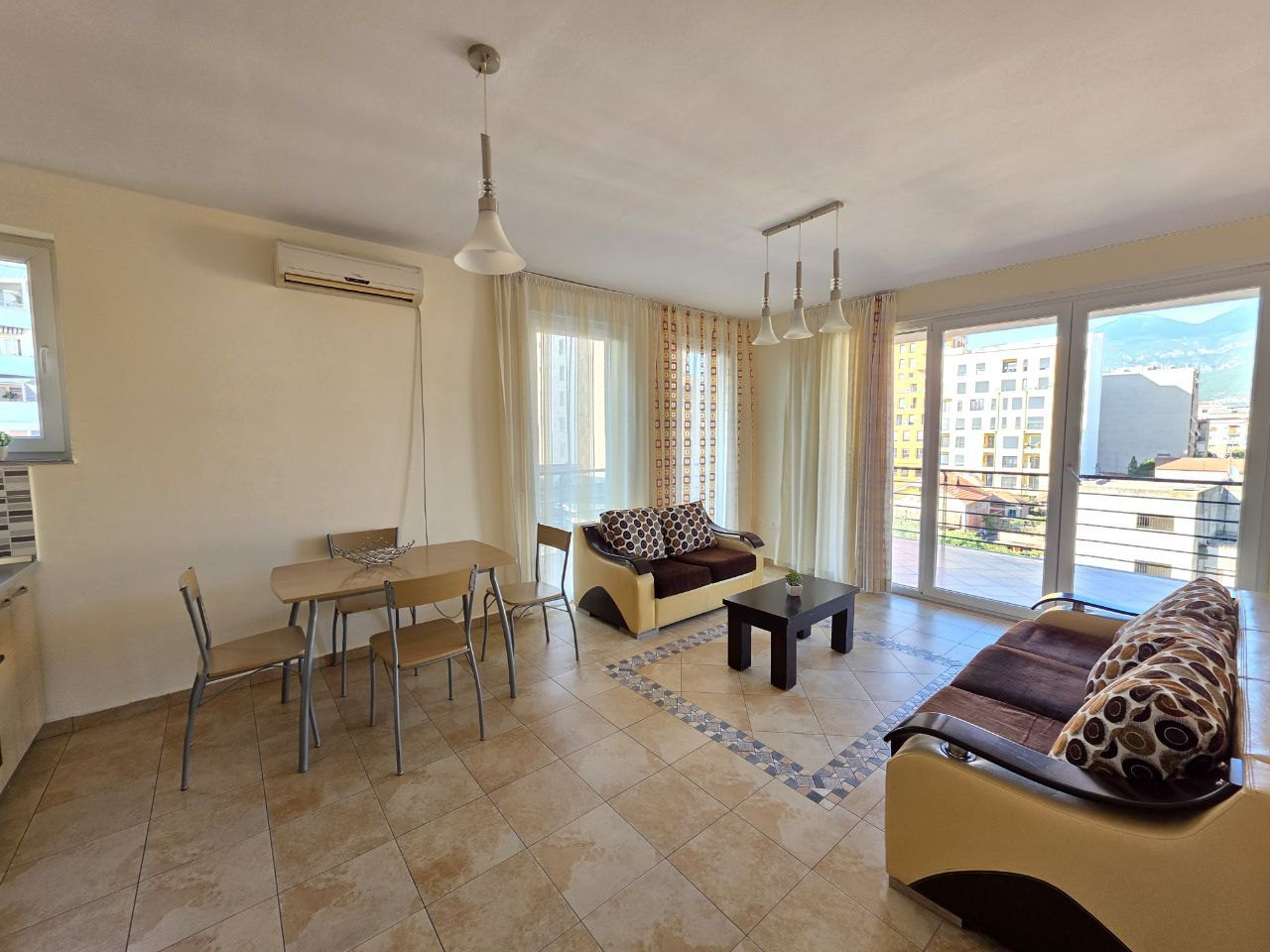 Apartament 1+1 me qera, te rruga Hoxha Tahsim, Tirane.