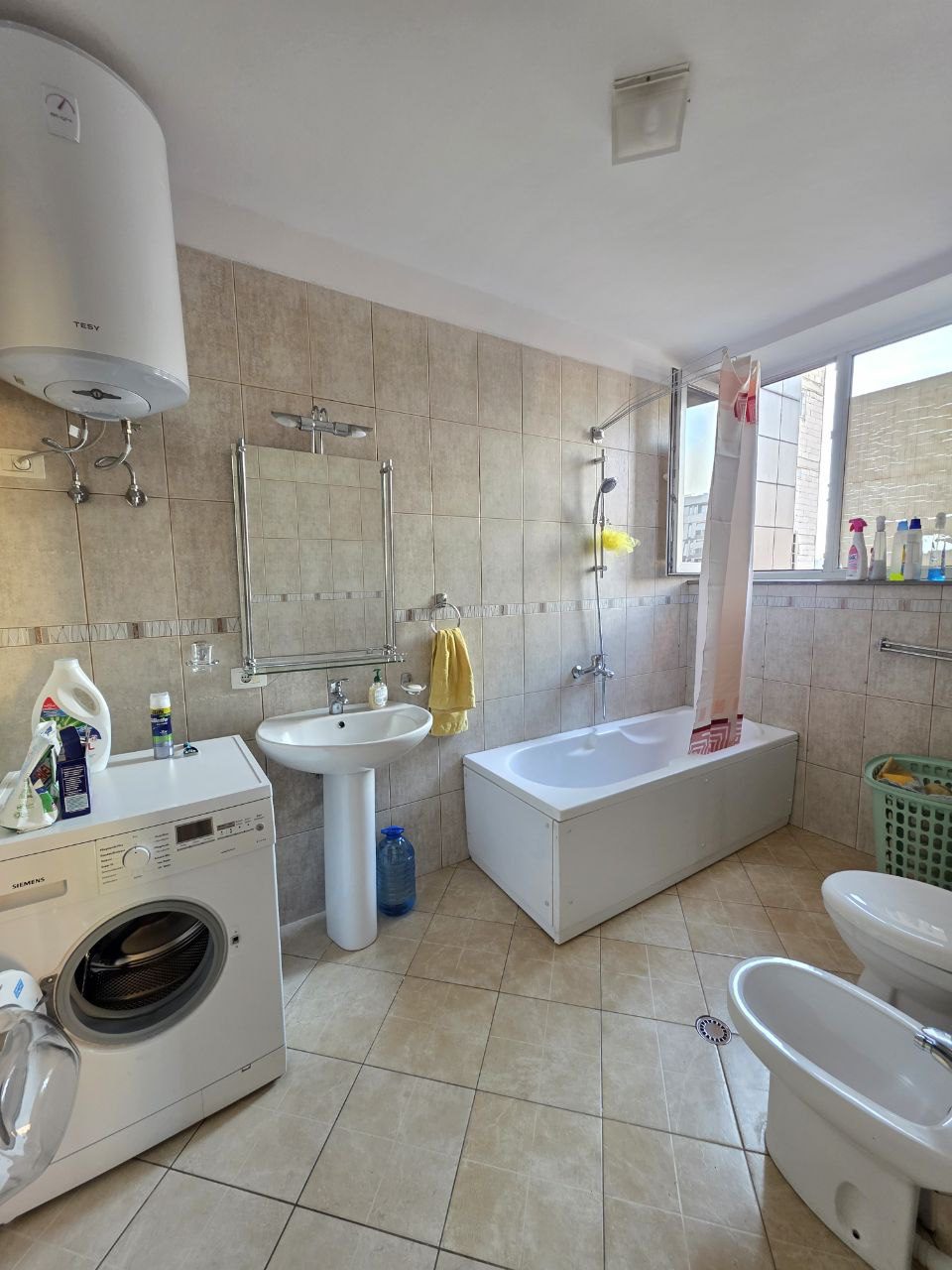 Apartament 1+1 me qera, te rruga Hoxha Tahsim, Tirane.