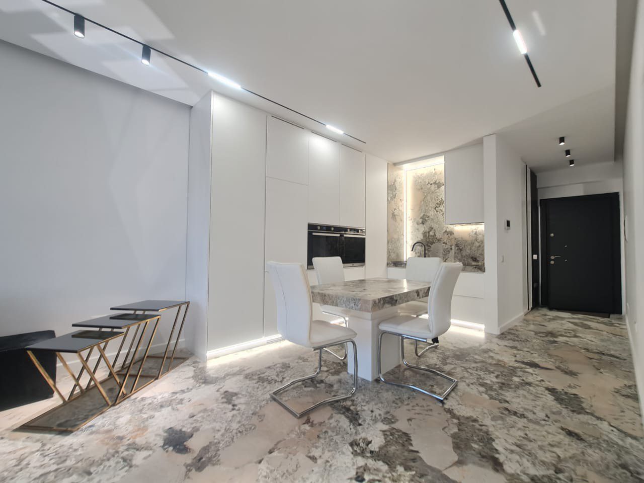 Apartament 1+1 luksoz per qera, te Liqeni Thate, Tirane.
