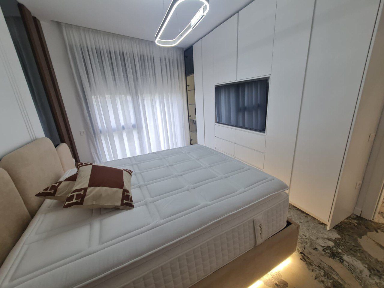 Apartament 1+1 luksoz per qera, te Liqeni Thate, Tirane.