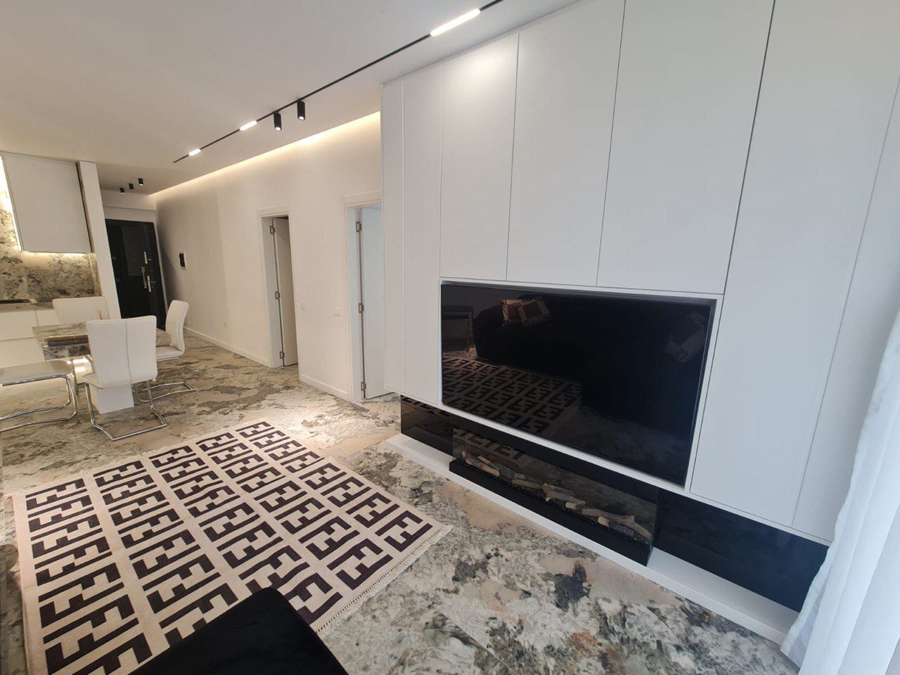 Apartament 1+1 luksoz per qera, te Liqeni Thate, Tirane.