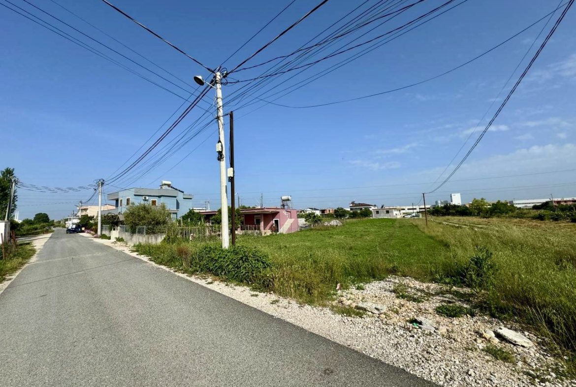 Toke 3200 m2 per shitje, ne Xhafzotaj, Durres.