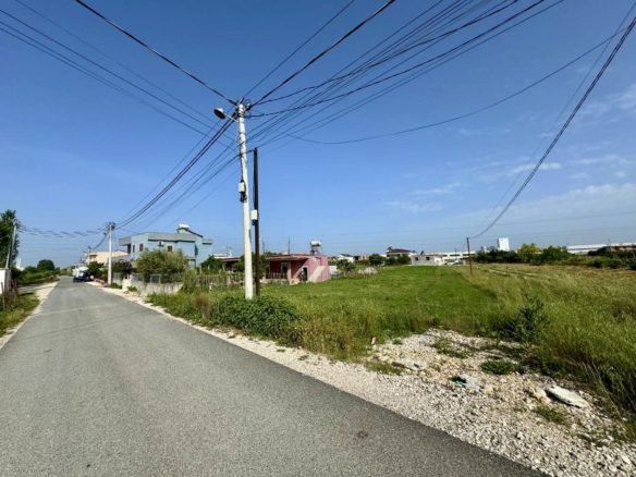 Toke 3200 m2 per shitje, ne Xhafzotaj, Durres.