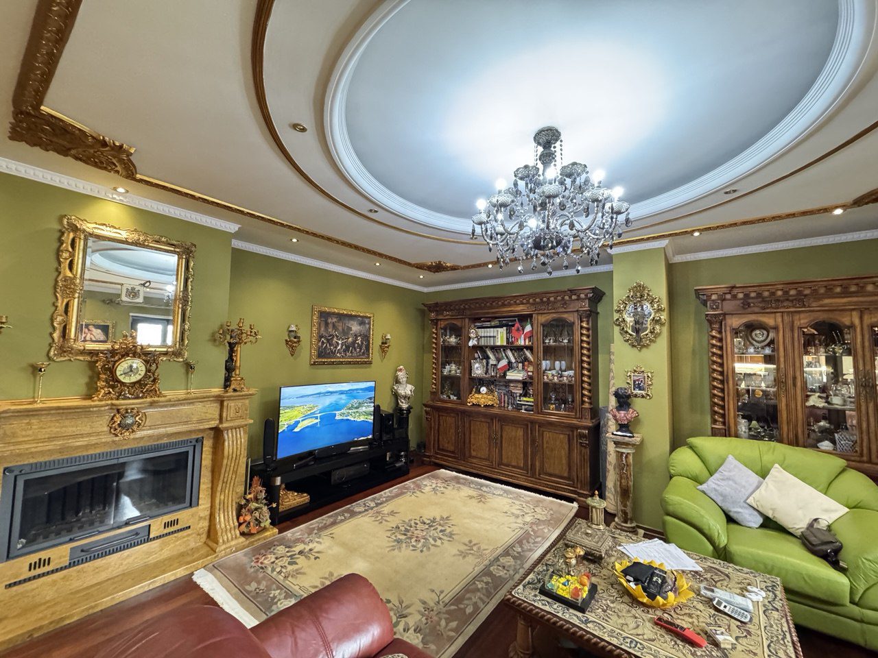 Apartament 3+1 per qera, te Galeria, Tirane.
