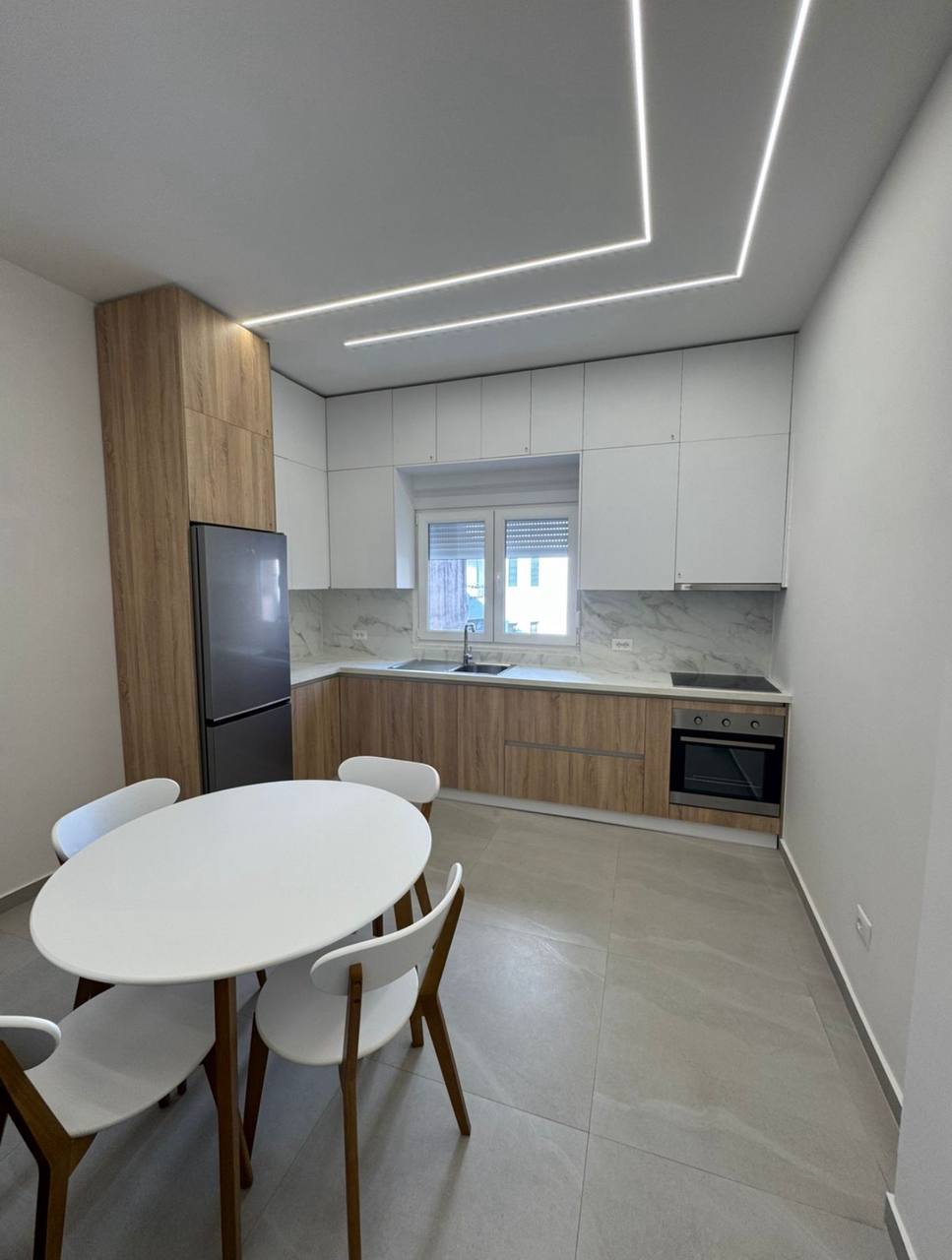 Apartament 1+1 per qera, te Blue Star Shopping Center, Durres.