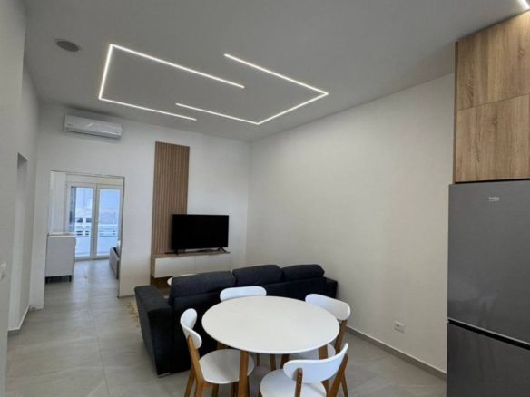 Apartament 1+1 per qera, te Blue Star Shopping Center, Durres.