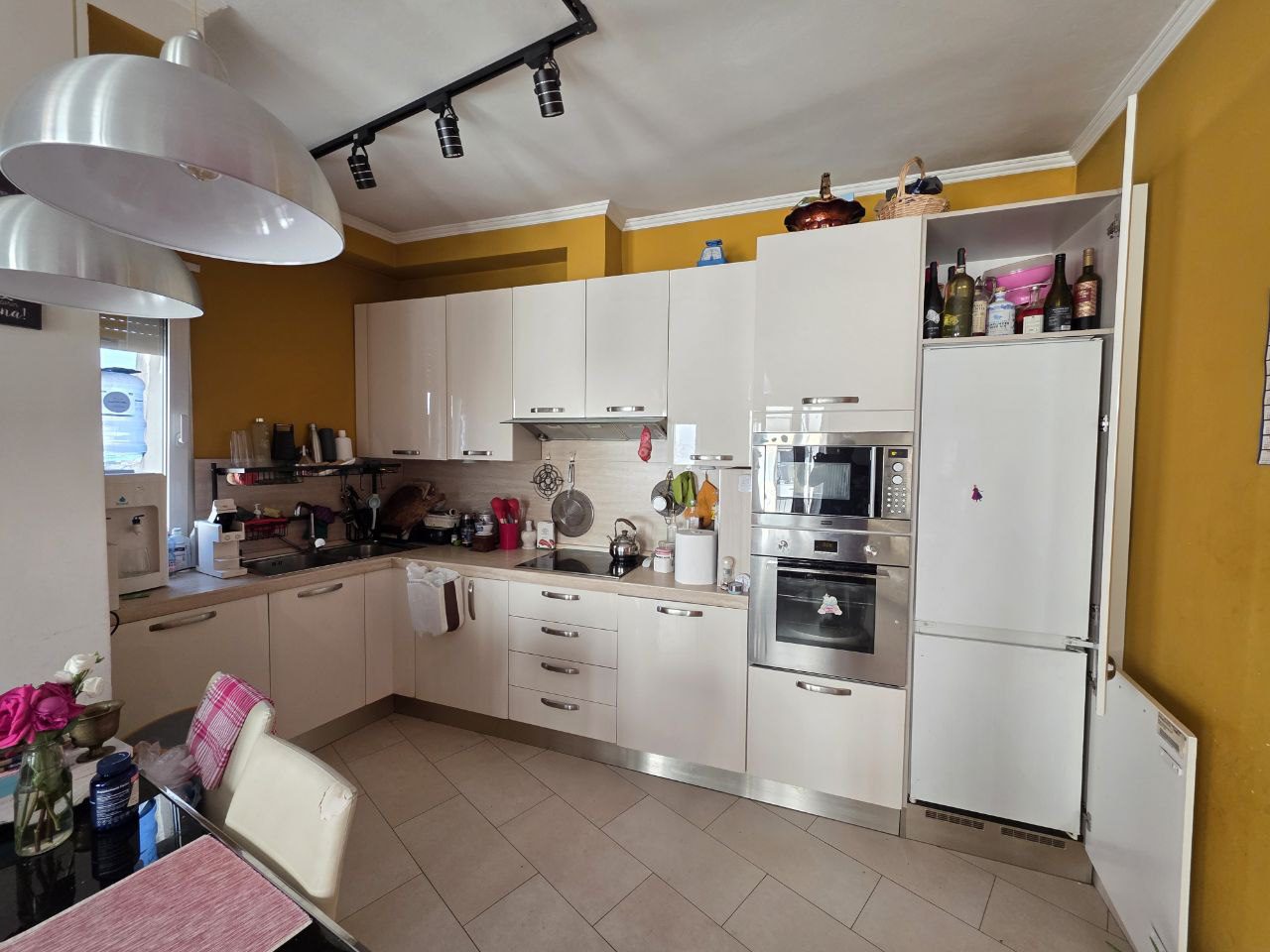 Apartament 2+1 per shitje, prane 21 Dhjetori, Tirane.