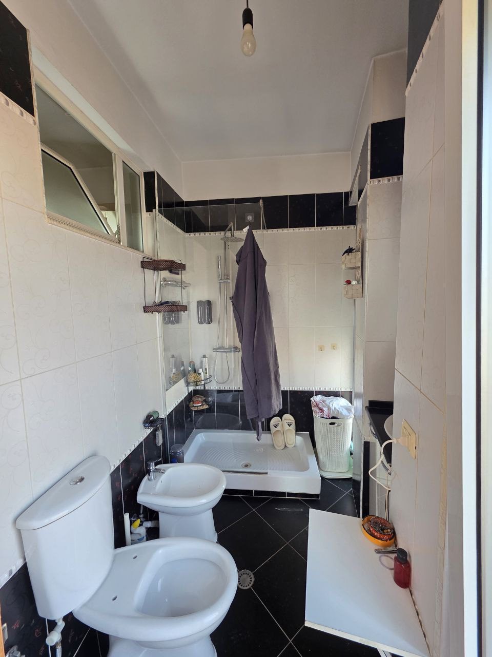 Apartament 2+1 per shitje, prane 21 Dhjetori, Tirane.