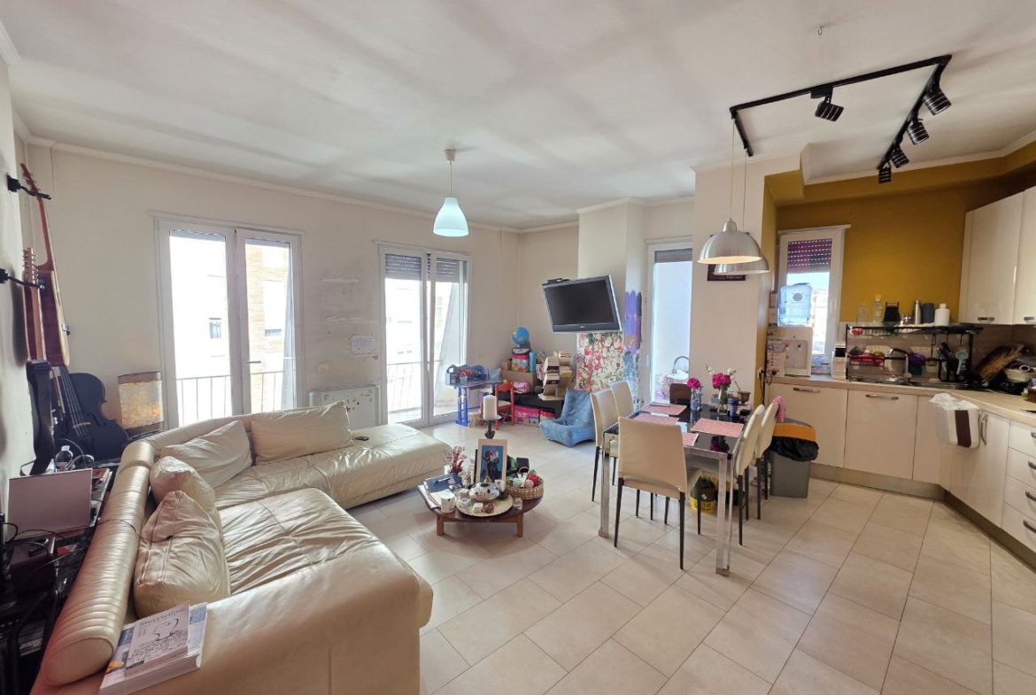 Apartament 2+1 per shitje, prane 21 Dhjetori, Tirane.