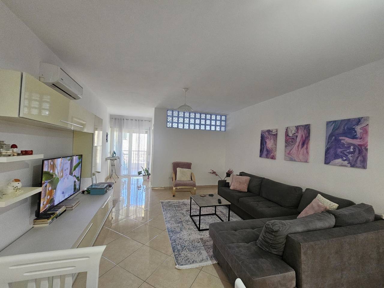 Apartament 1+1 per qera, te Markata, Durres.