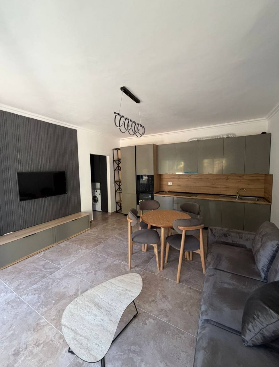 Apartament 1+1 me verande per shitje, Shkembi Kavajes, Durres.