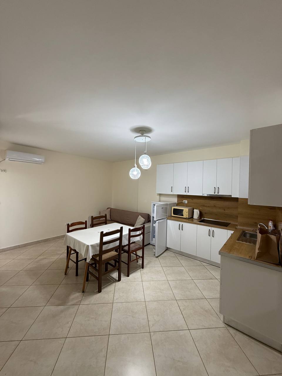Apartament 1+1 per qera, te Currilat, Durres.