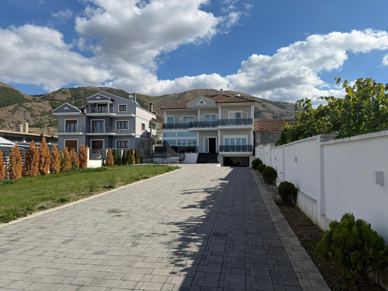 Shtepi private per shitje, prane Bulevardit Rilindasit, Korce.