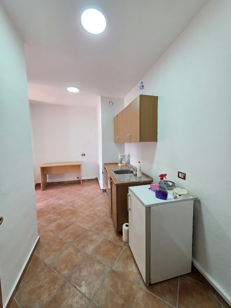 Ambient per qera, te Bulevardi Zogu i Pare, Tirane.