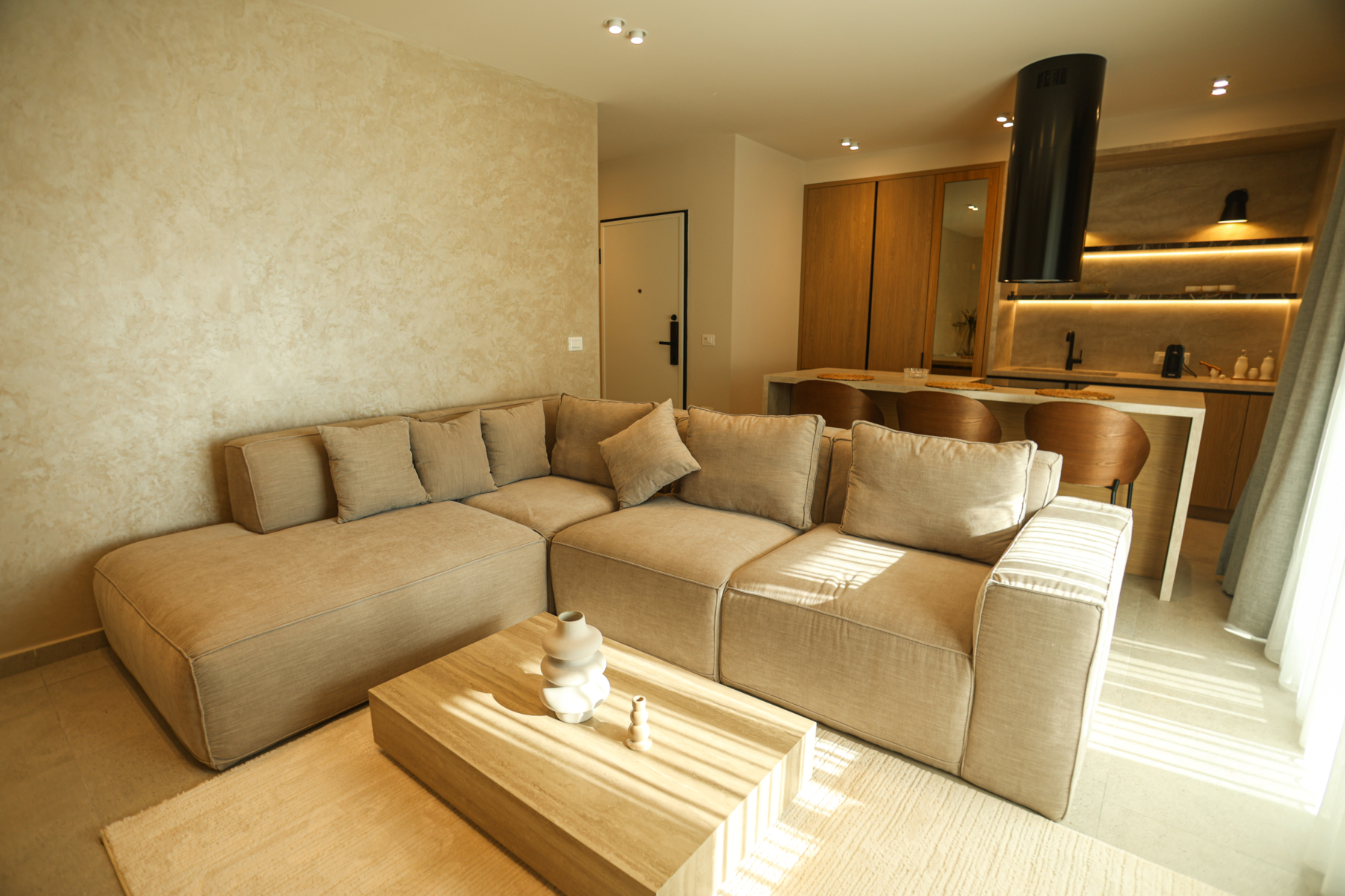 Super apartament 2+1 me parkim per qera, ne Gjirin e Lalezit, Durres.