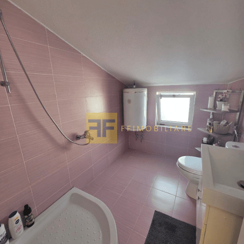 Penthouse 2+1+verandë për shitje, pranë fshatit Sos, Tiranë.