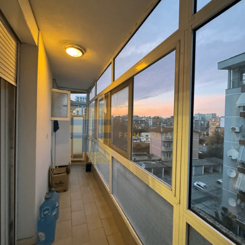 Apartament 3+1 për shitje, te Komuna Parisit, Tiranë.