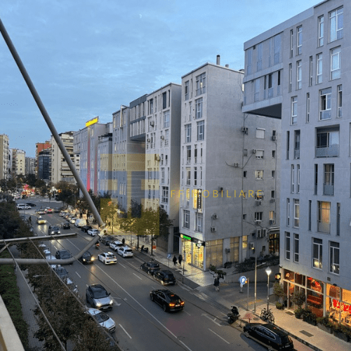 Apartament 3+1 për shitje, te Komuna Parisit, Tiranë.