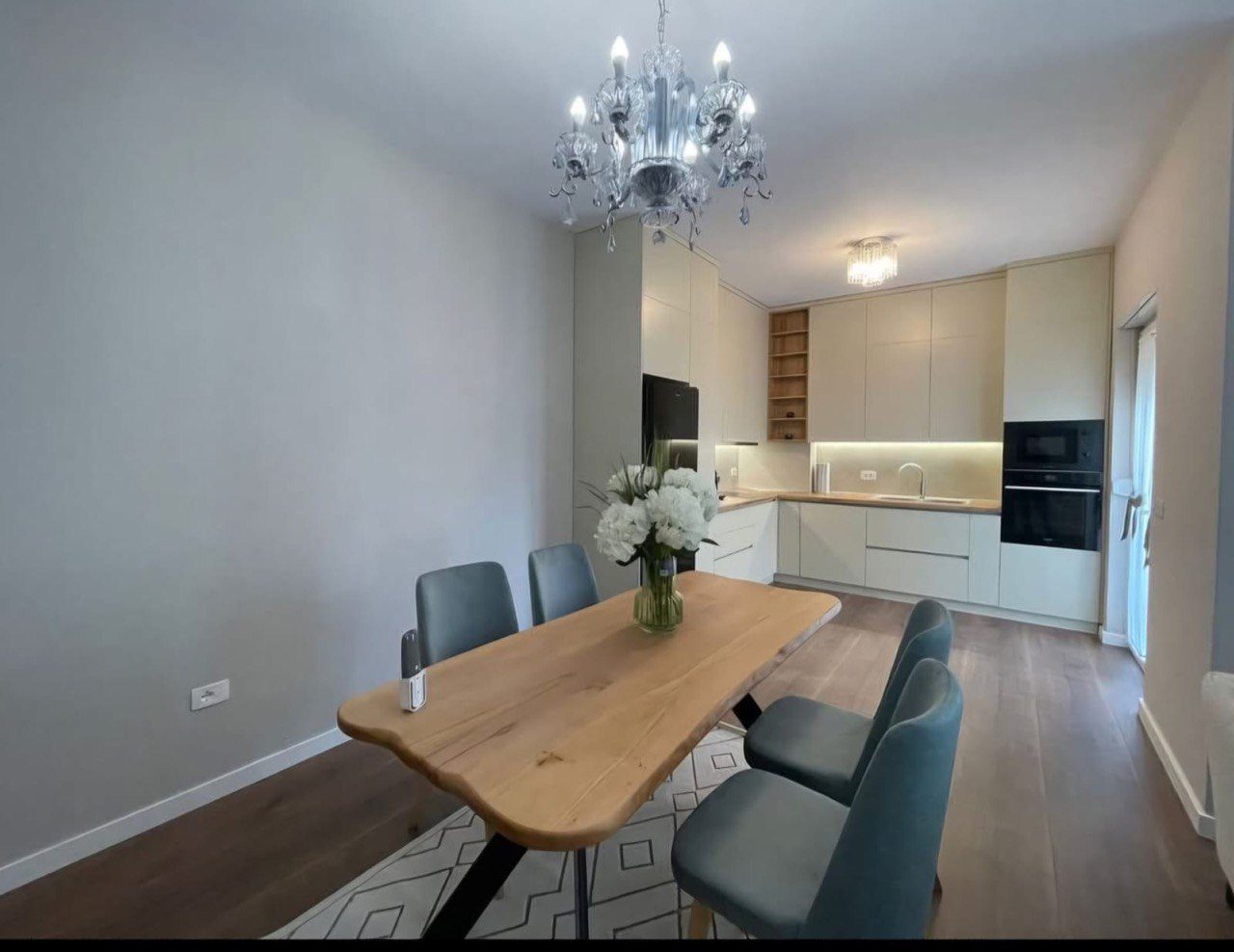 Apartament 3+1 për qera, Park Life Residence, Tiranë.