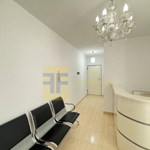 Apartament për qera, te Komuna e Parisit, Tiranë.