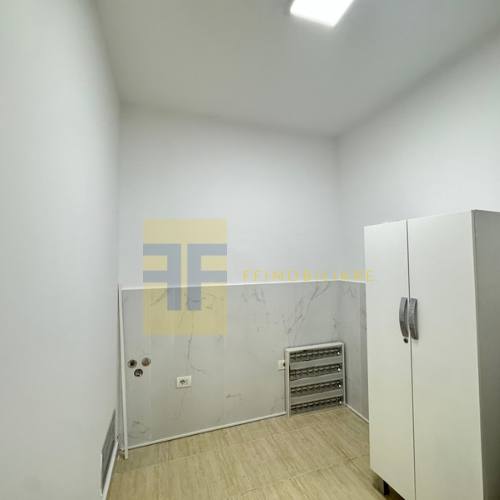 Apartament për qera, te Komuna e Parisit, Tiranë.
