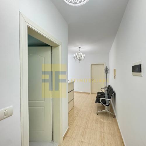 Apartament për qera, te Komuna e Parisit, Tiranë.