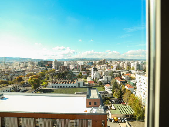 Ekskluzive! Apartament 5+1 për shitje, pranë Bulevardit Zogu I, Tiranë.