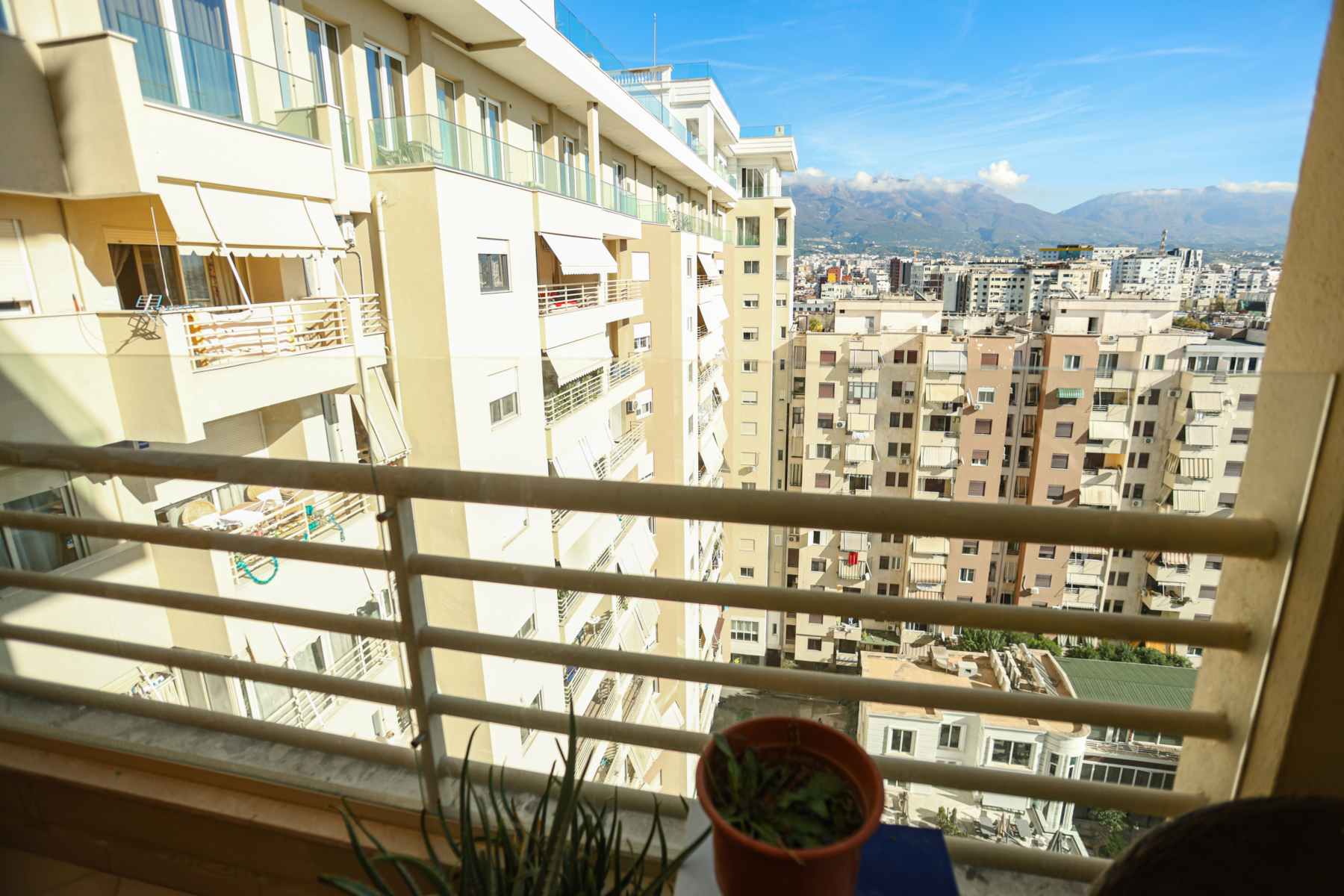 Ekskluzive! Apartament 5+1 për shitje, pranë Bulevardit Zogu I, Tiranë.