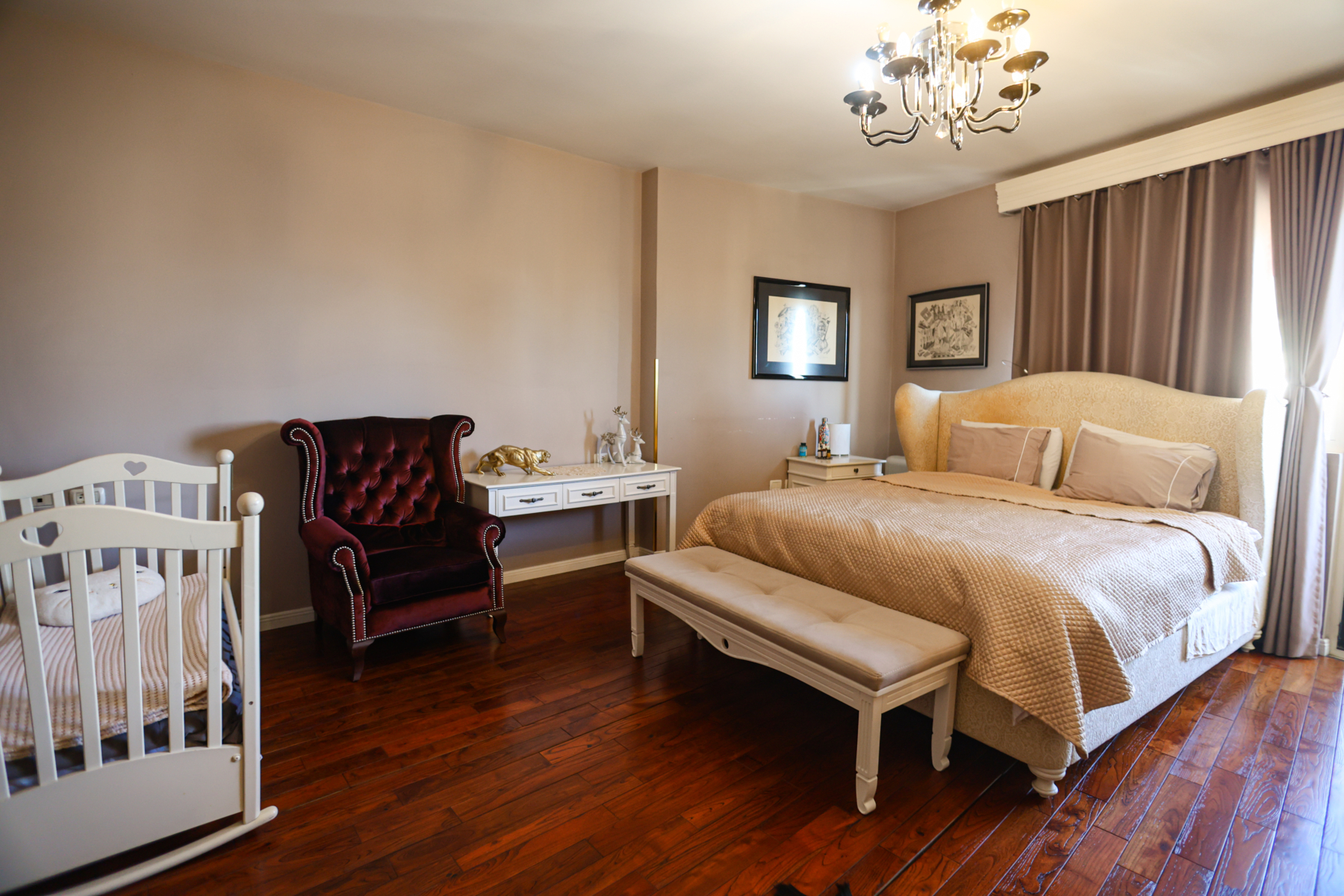 Ekskluzive! Apartament 5+1 për shitje, pranë Bulevardit Zogu I, Tiranë.