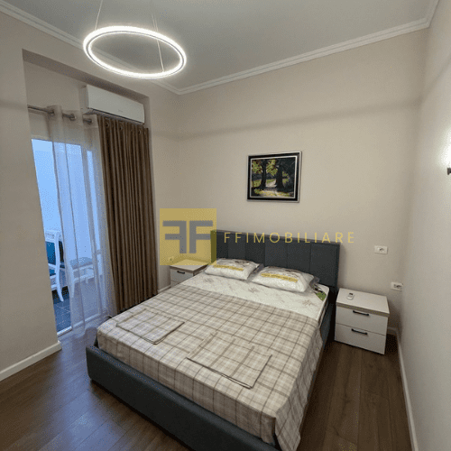 Garsoniere për shitje, te Blloku Ambasadave, Tiranë.