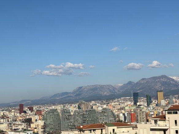 Apartament 2+1& post parkimi për shitje, pranë Kopshtit Zoologjik, Tiranë.