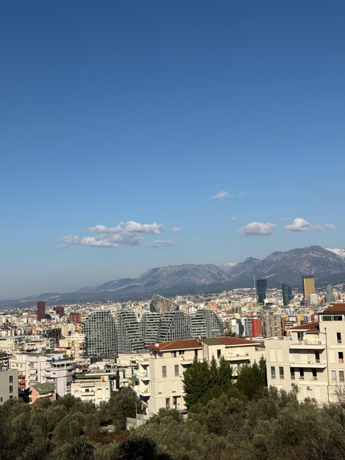 2240356f-61fc-42fc-a004-118ca2d63b64 Apartament 2+1& post parkimi për shitje, pranë Kopshtit Zoologjik, Tiranë.