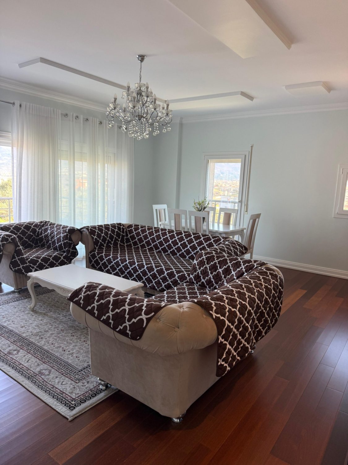 Apartament 2+1& post parkimi për shitje, pranë Kopshtit Zoologjik, Tiranë.