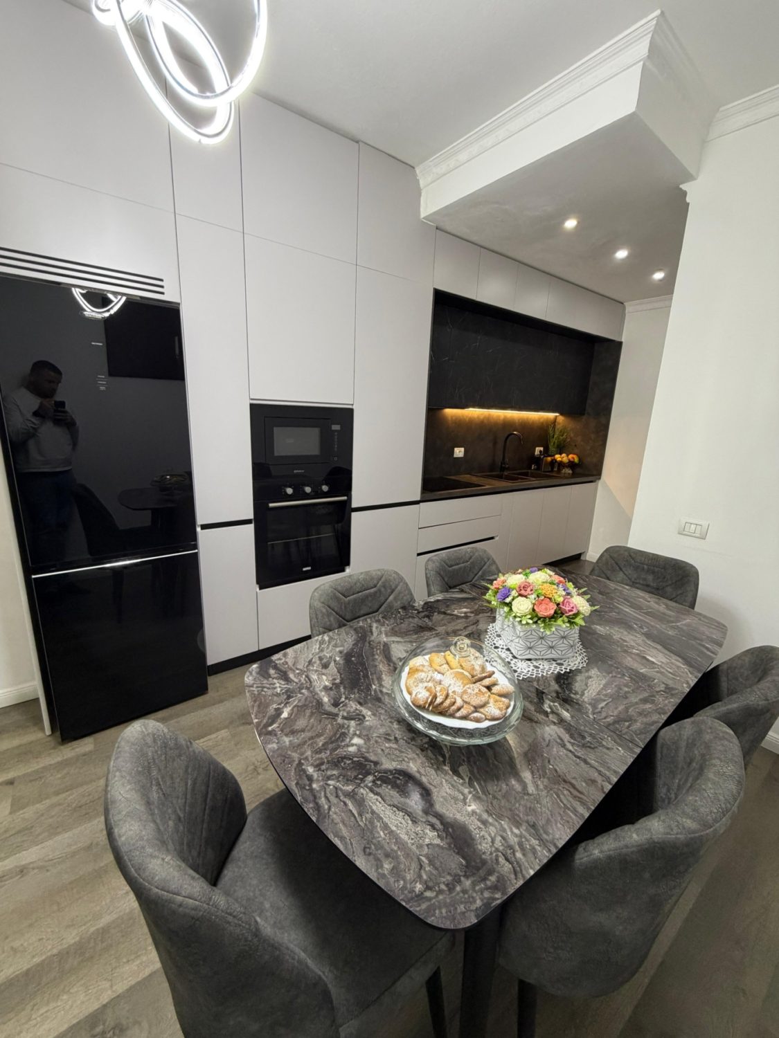 Apartament 2+1 për shitje, në Don Bosko, Tiranë.