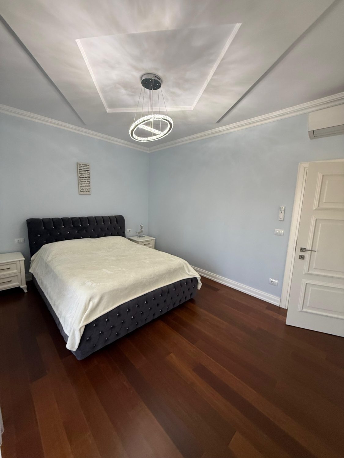 Apartament 2+1& post parkimi për shitje, pranë Kopshtit Zoologjik, Tiranë.