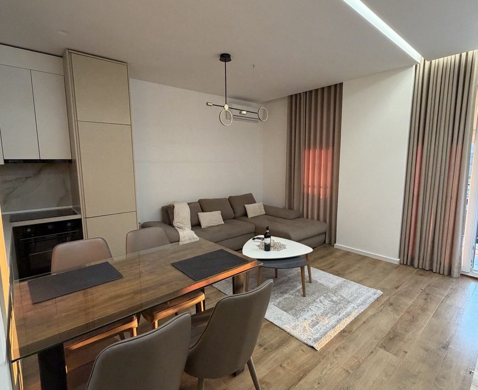 Apartament 1+1 me qera, te Fusha Aviacionit, Tiranë.