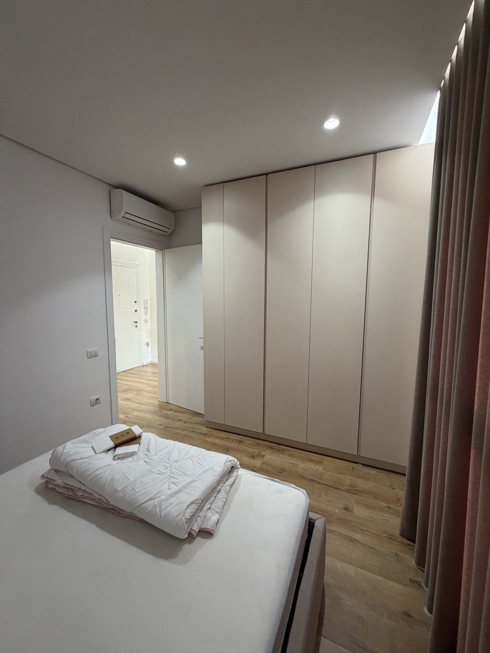 Apartament 1+1 me qera, te Fusha Aviacionit, Tiranë.