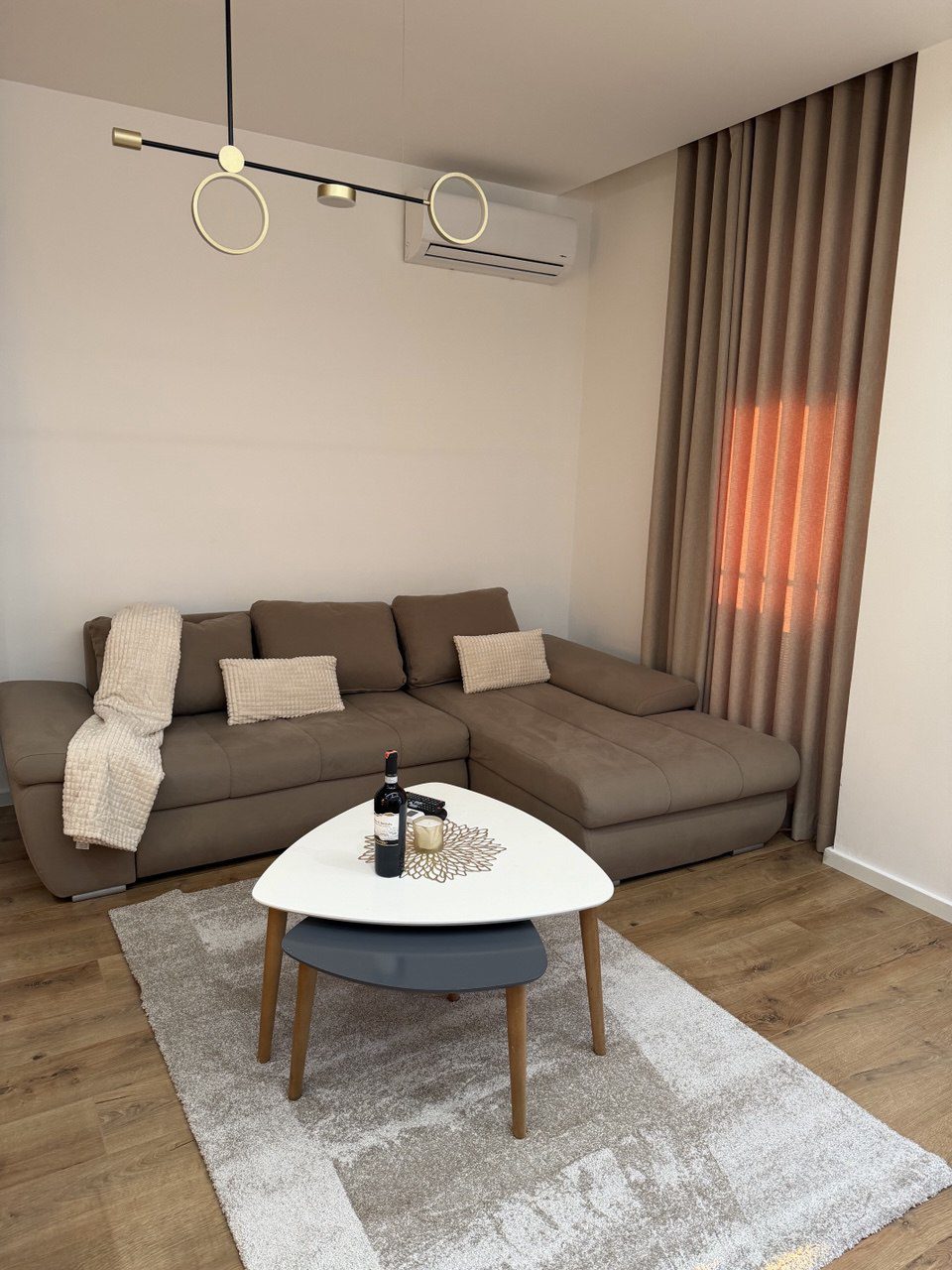 Apartament 1+1 me qera, te Fusha Aviacionit, Tiranë.