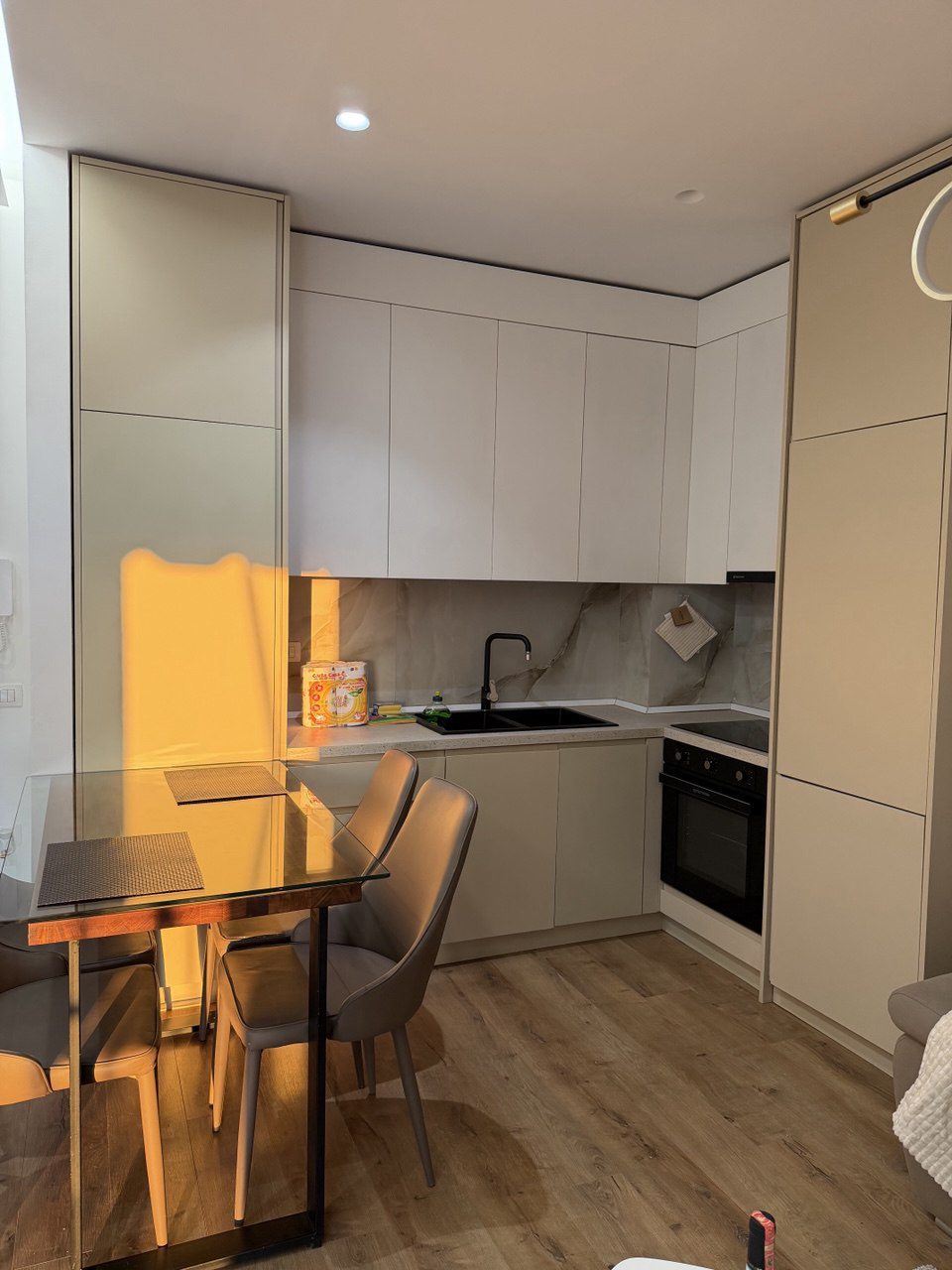 Apartament 1+1 me qera, te Fusha Aviacionit, Tiranë.