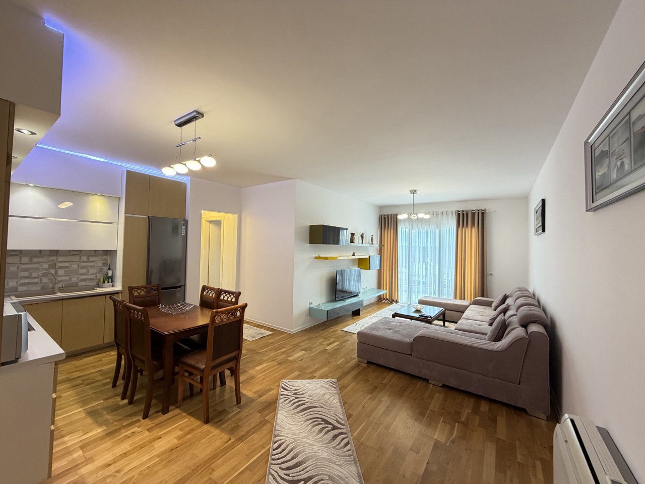 Apartament 2+1 për qera, te Kopshti Botanik, Tiranë.