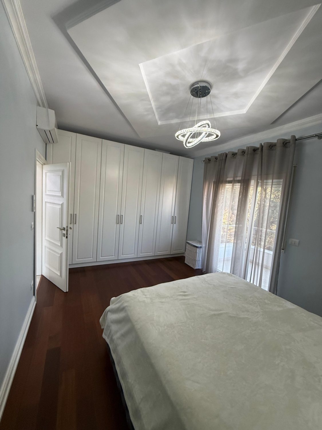 Apartament 2+1& post parkimi për shitje, pranë Kopshtit Zoologjik, Tiranë.