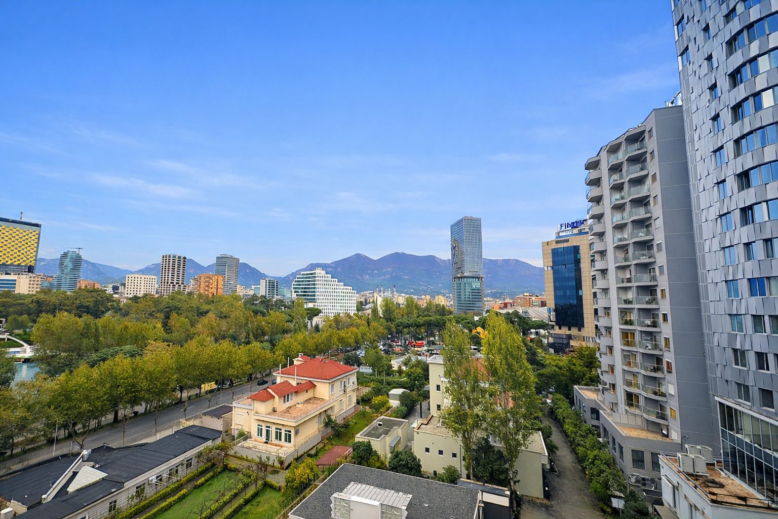 Ambient zyre per qera, ne Bllok, Tirane.
