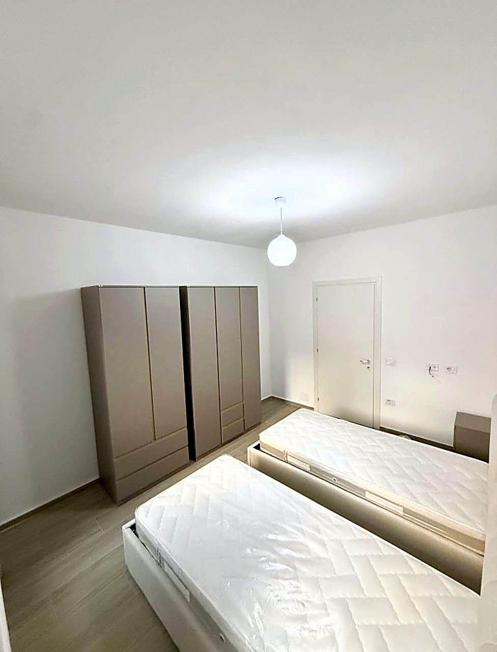 Apartament 2+1& post parkimi për qera, pranë Green City, Tiranë.