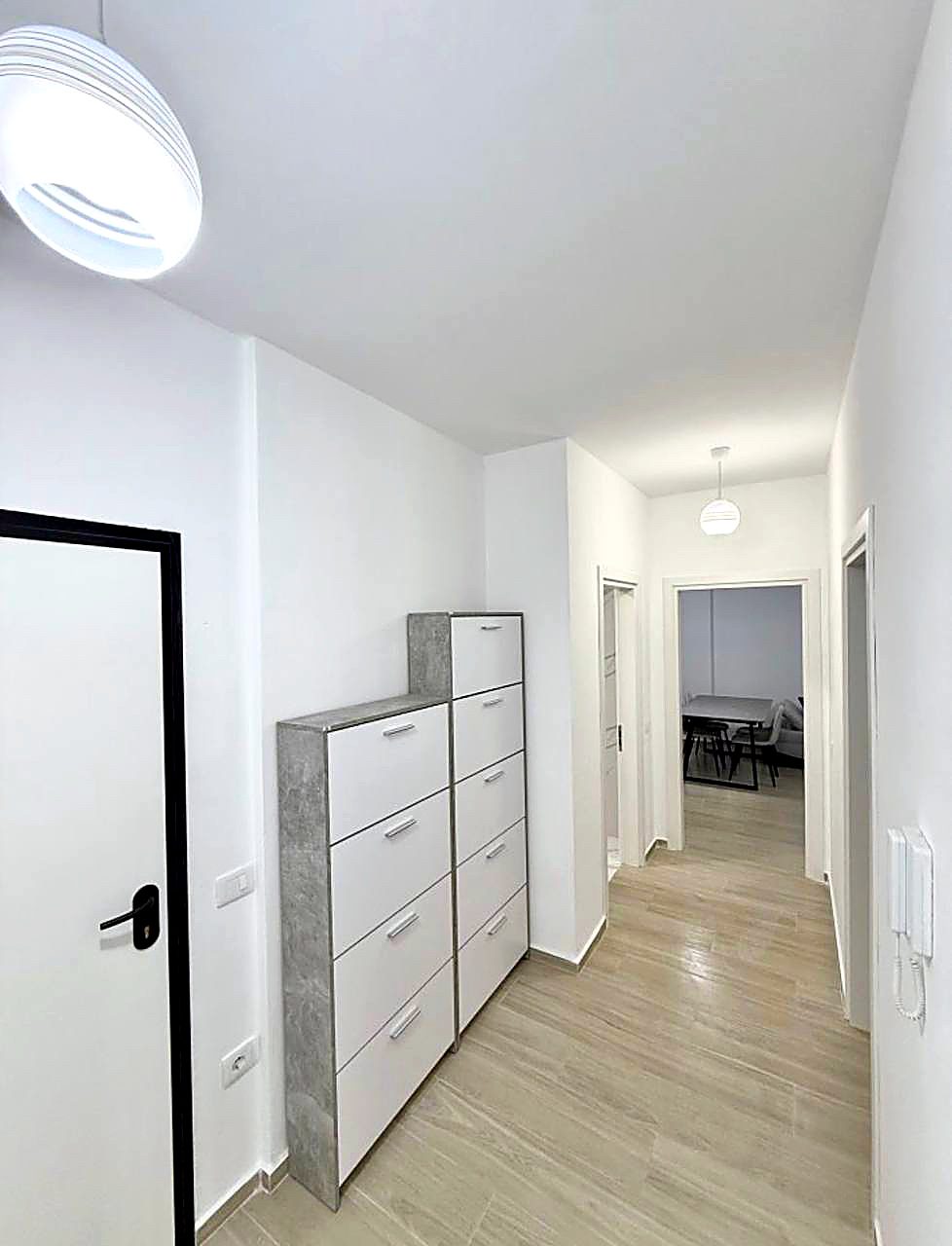 Apartament 2+1& post parkimi për qera, pranë Green City, Tiranë.