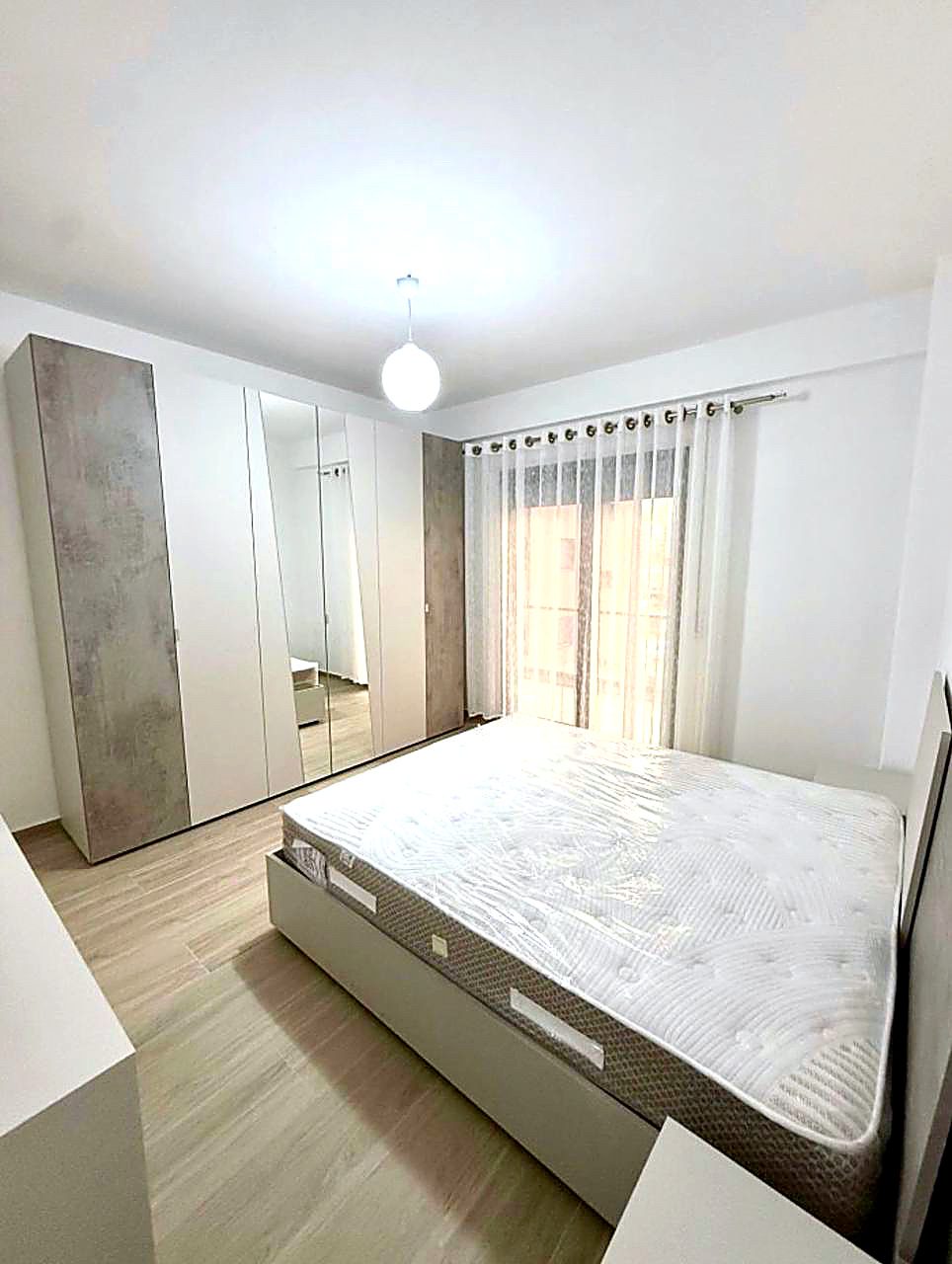 Apartament 2+1& post parkimi për qera, pranë Green City, Tiranë.