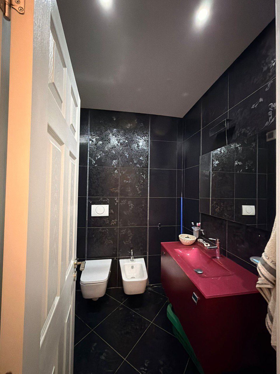 Apartament 1+1 për shitje, pranë British School, Kodra e Diellit, Tiranë.