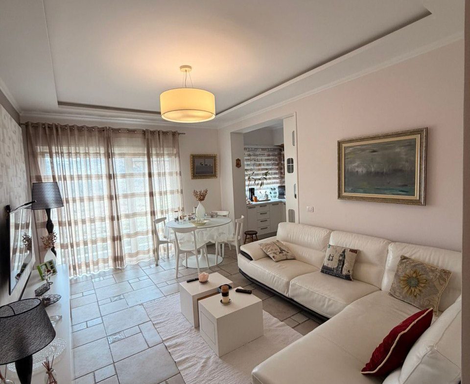 Apartament 1+1 për shitje, pranë British School, Kodra e Diellit, Tiranë.